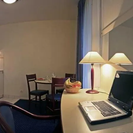 Appart'city Pontoise Cergy-le-haut Apart-hotel